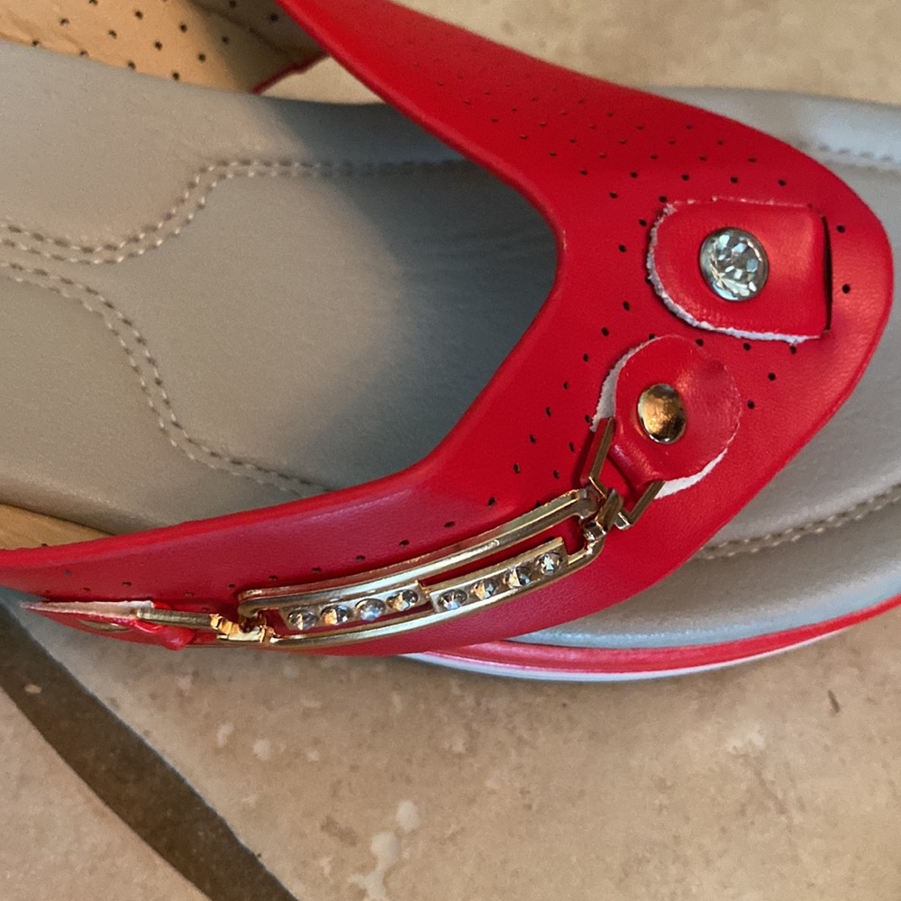 NEW SANDALS - Picture 6 of 7